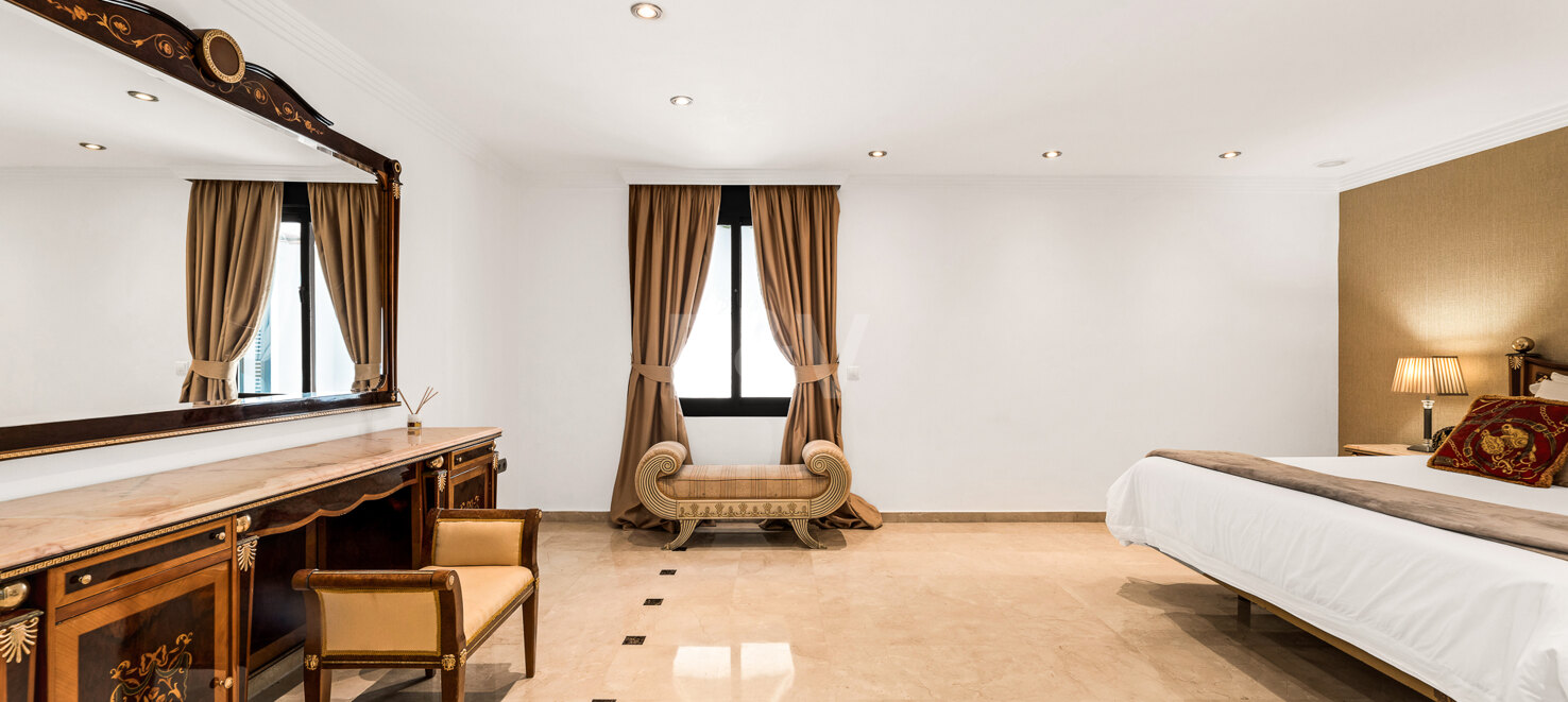 Magnificent Villa in Elviria with Stunning Sea Views