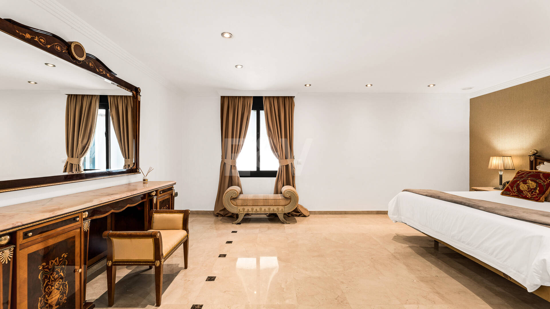 Magnifik Villa i Elviria med fantastisk havsutsikt