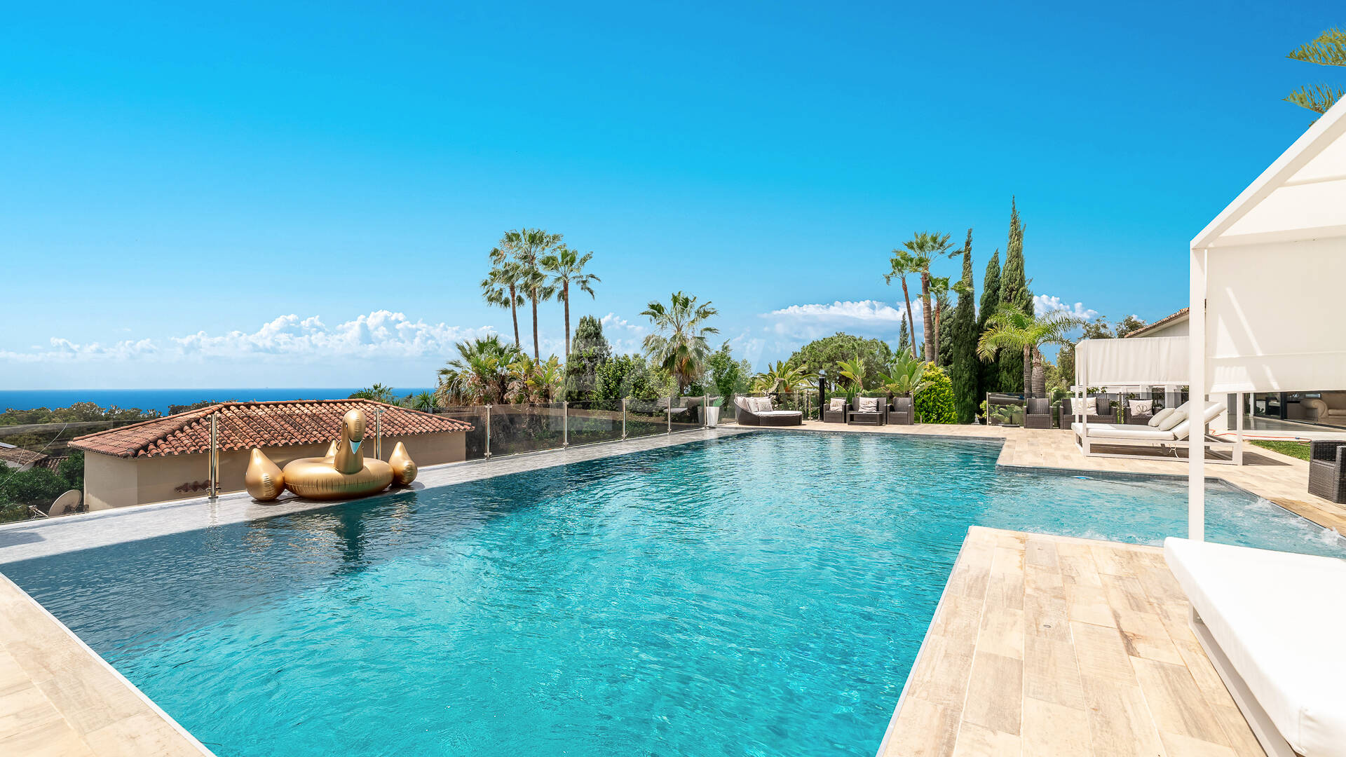 Magnifik Villa i Elviria med fantastisk havsutsikt