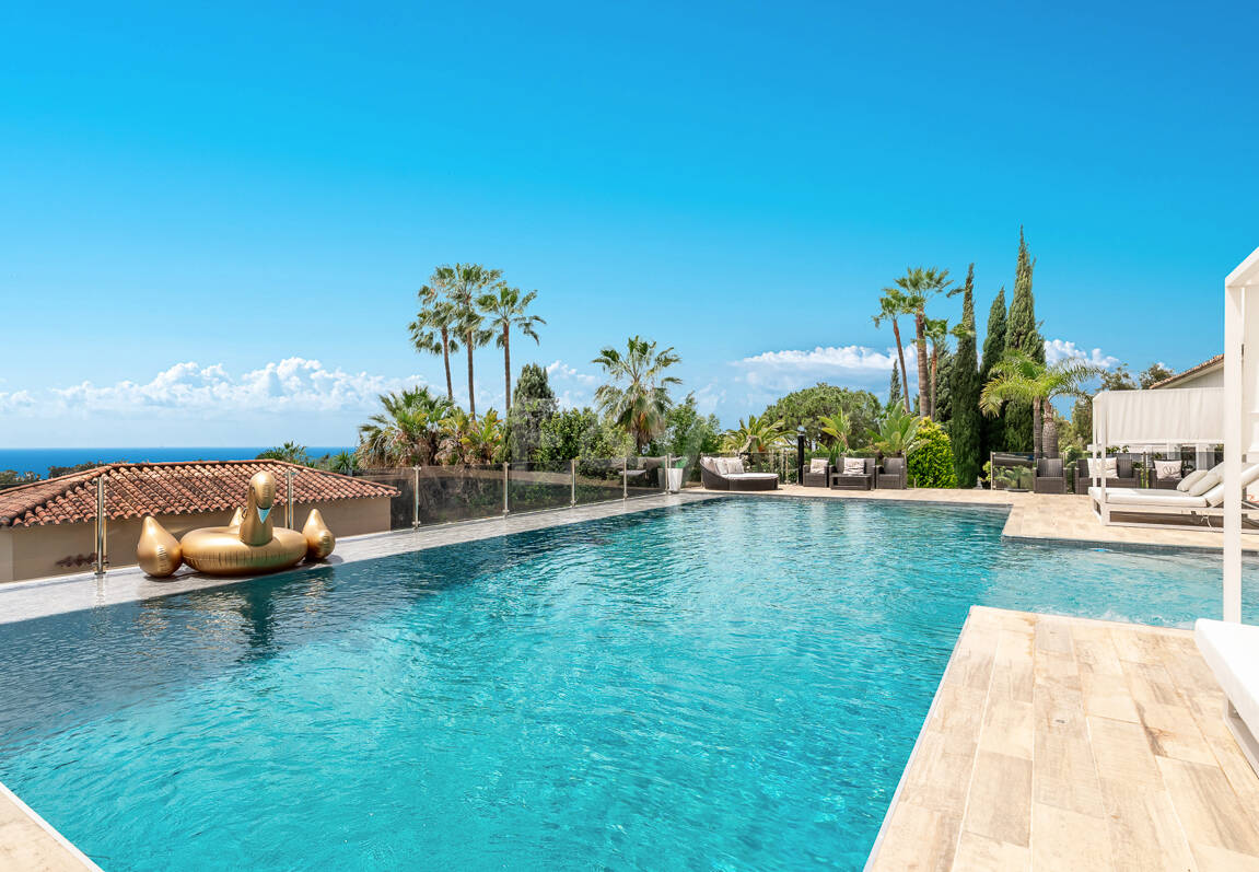 Magnifik Villa i Elviria med fantastisk havsutsikt