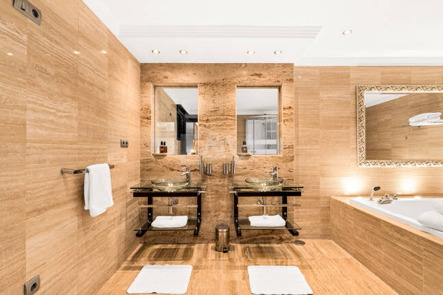 Magnifik Villa i Elviria med fantastisk havsutsikt