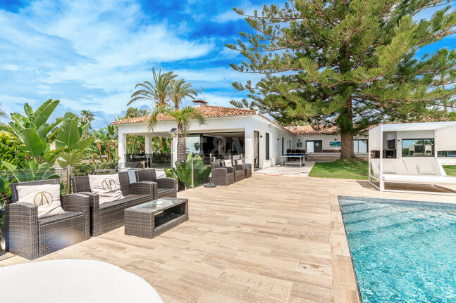 Magnifik Villa i Elviria med fantastisk havsutsikt