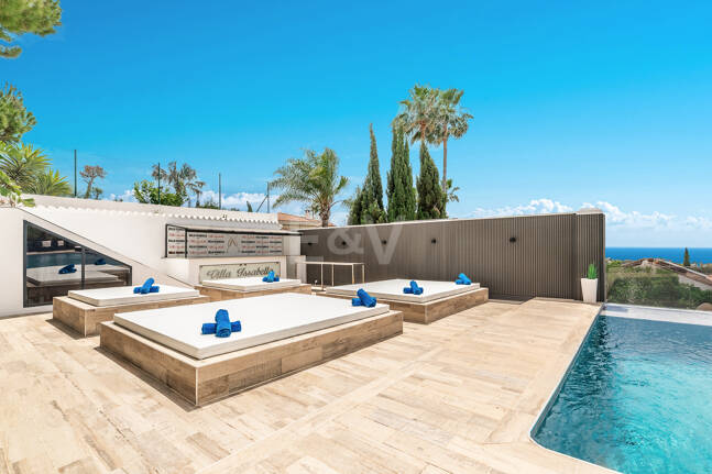 Magnifik Villa i Elviria med fantastisk havsutsikt