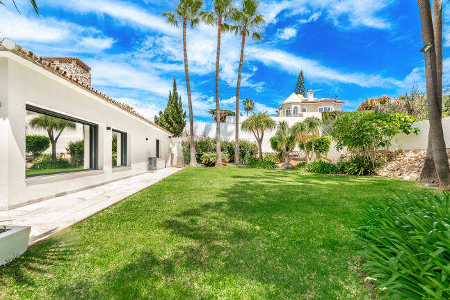 Magnifik Villa i Elviria med fantastisk havsutsikt