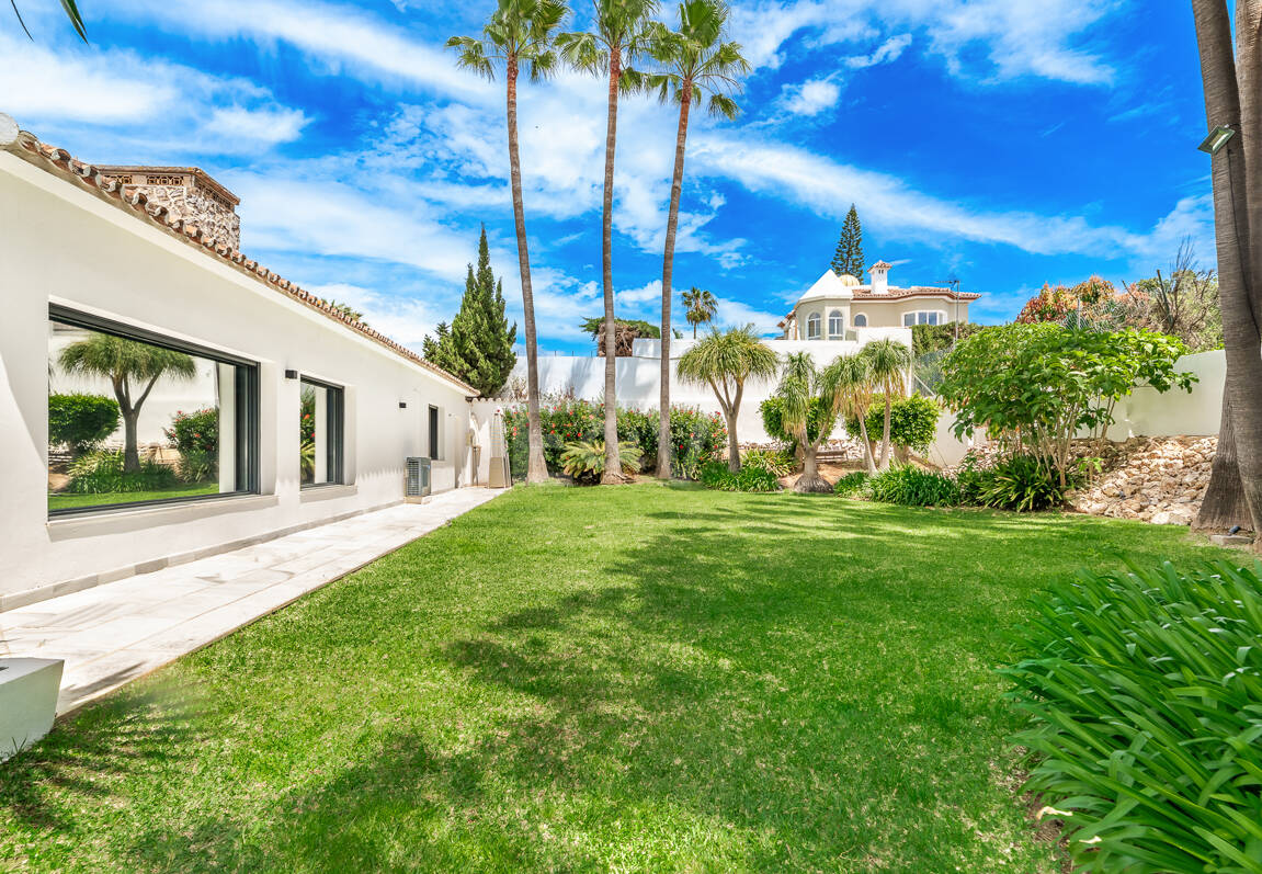 Magnifik Villa i Elviria med fantastisk havsutsikt