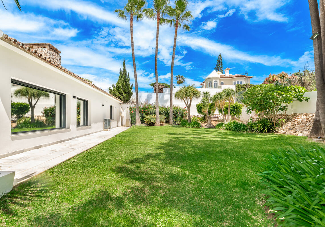 Magnífica villa in Elviria con impresionantes vistas al mar