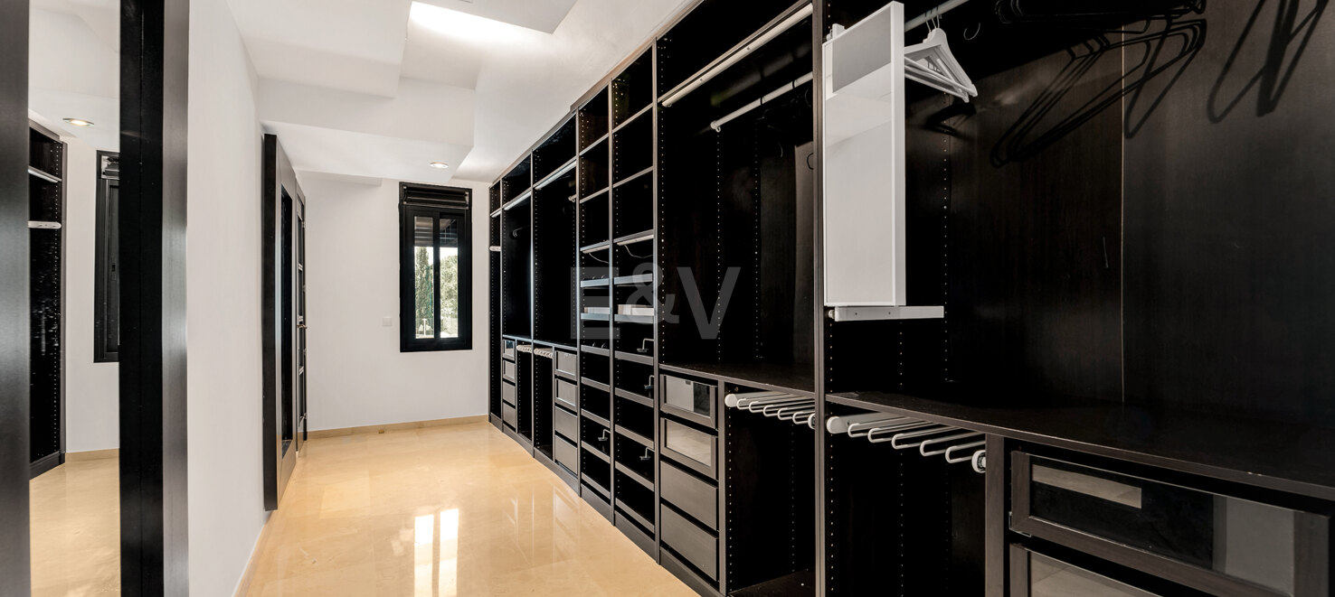 Magnificent Villa in Elviria with Stunning Sea Views