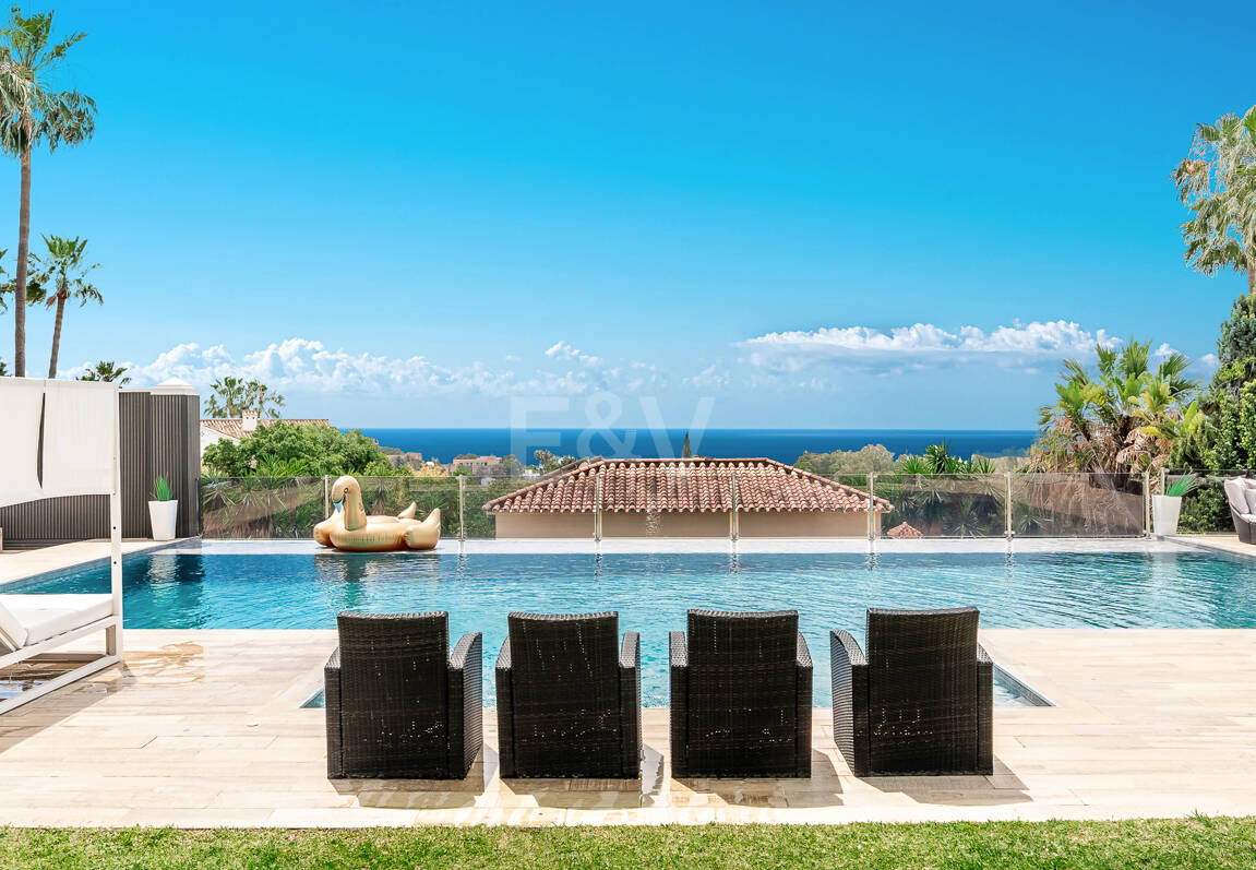 Magnifik Villa i Elviria med fantastisk havsutsikt
