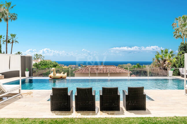 Magnifik Villa i Elviria med fantastisk havsutsikt