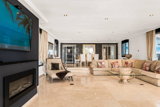 Magnifik Villa i Elviria med fantastisk havsutsikt