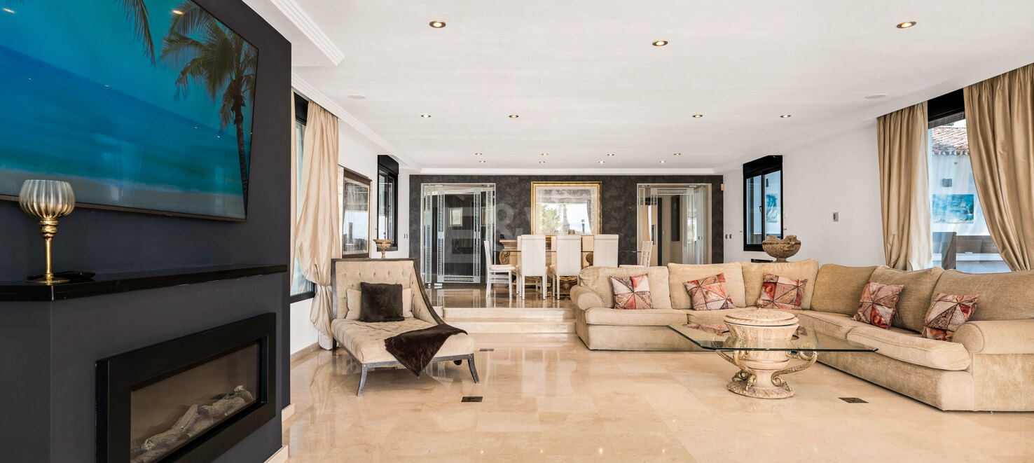 Magnificent Villa in Elviria with Stunning Sea Views