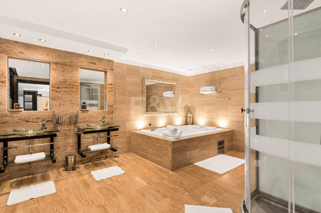 Magnifik Villa i Elviria med fantastisk havsutsikt