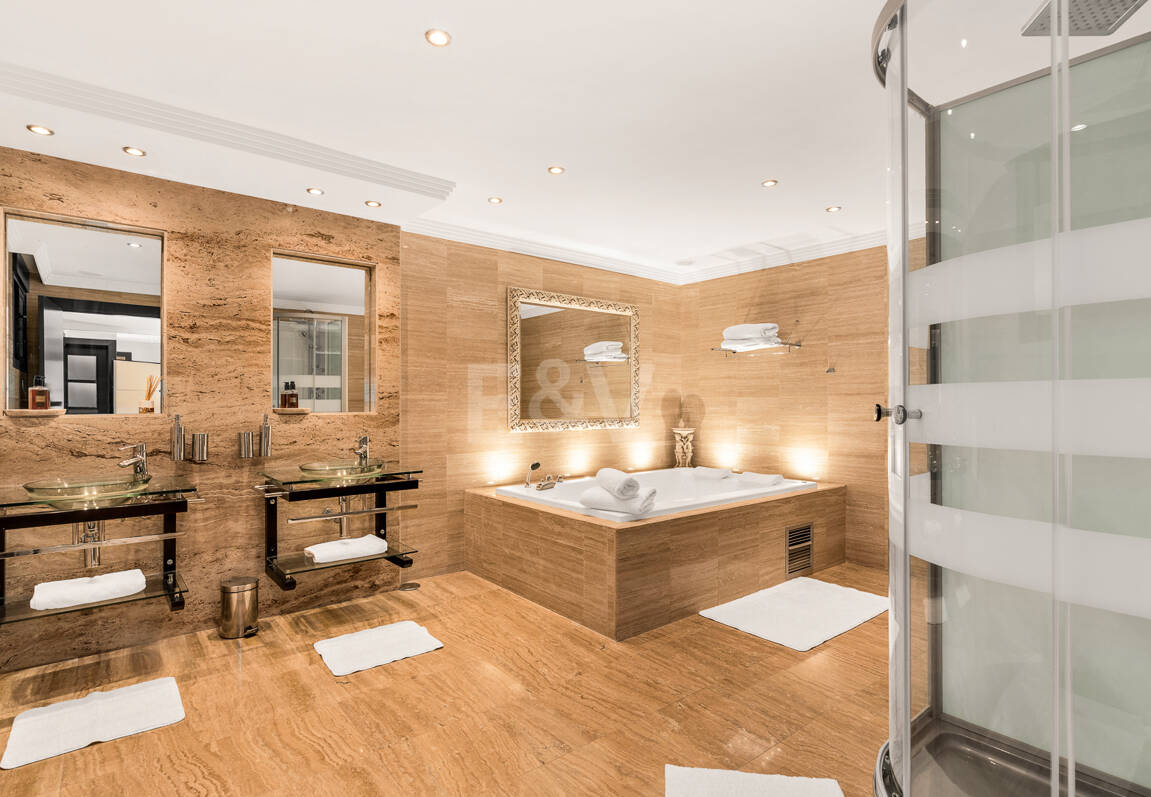 Magnifik Villa i Elviria med fantastisk havsutsikt