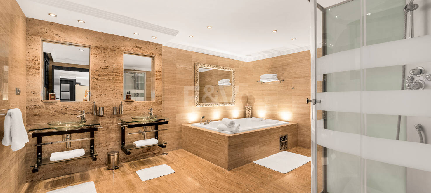 Magnificent Villa in Elviria with Stunning Sea Views