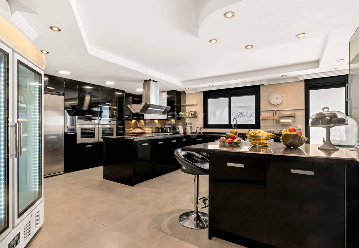 Magnifik Villa i Elviria med fantastisk havsutsikt