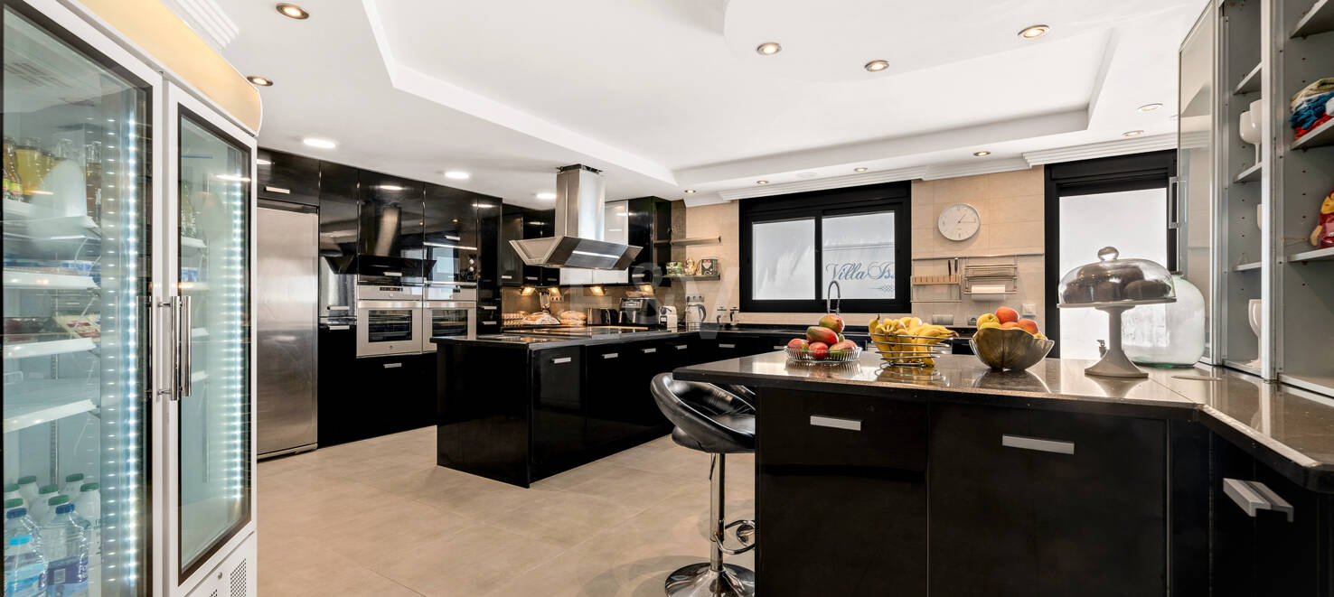 Magnificent Villa in Elviria with Stunning Sea Views