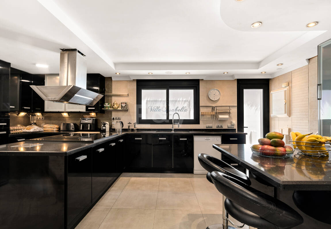 Magnifik Villa i Elviria med fantastisk havsutsikt