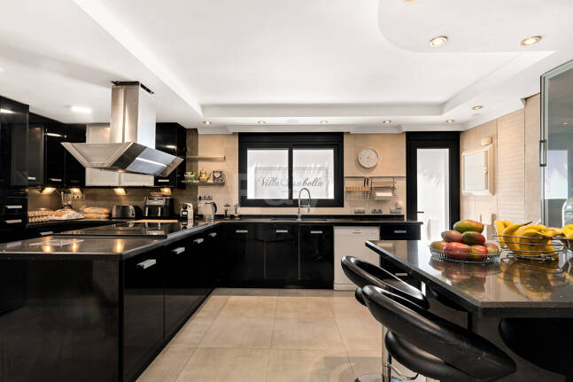 Magnifik Villa i Elviria med fantastisk havsutsikt