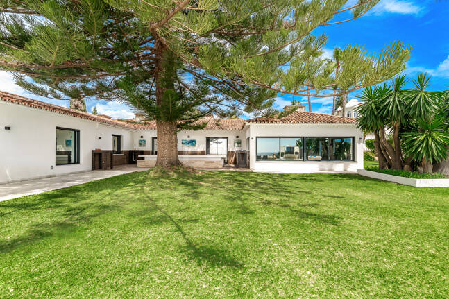 Magnifik Villa i Elviria med fantastisk havsutsikt