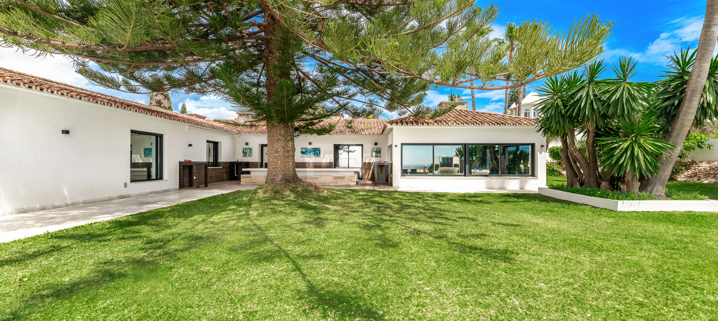 Magnificent Villa in Elviria with Stunning Sea Views