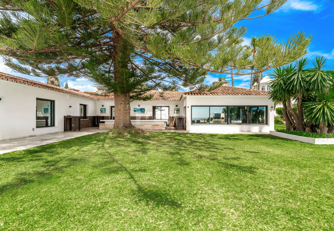 Magnifik Villa i Elviria med fantastisk havsutsikt