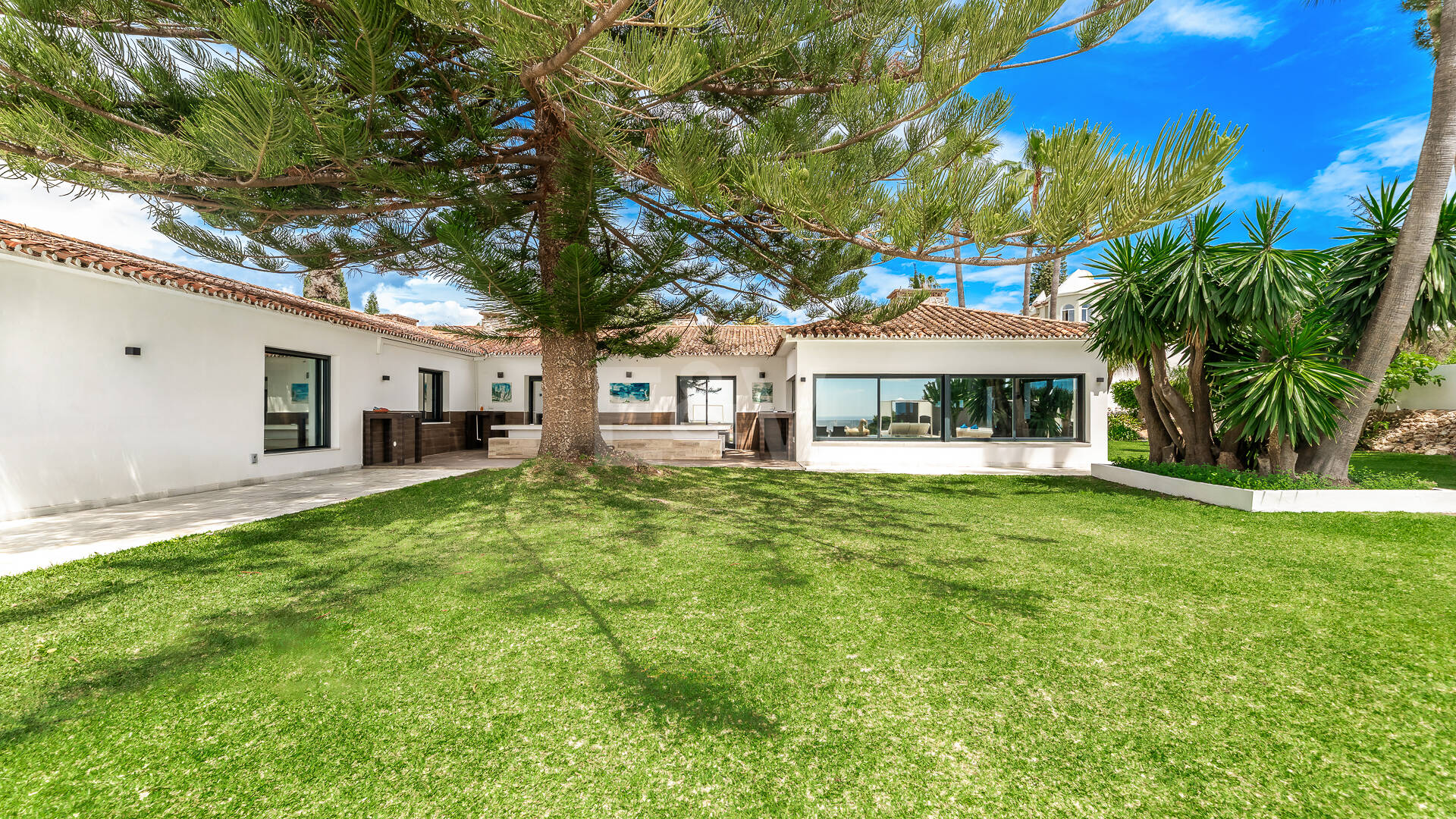 Herrliche Villa in Elviria mit einem fantastischen Meerblick