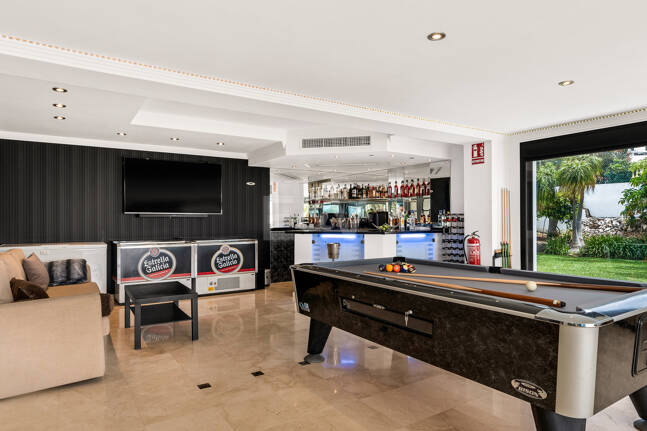 Magnifik Villa i Elviria med fantastisk havsutsikt