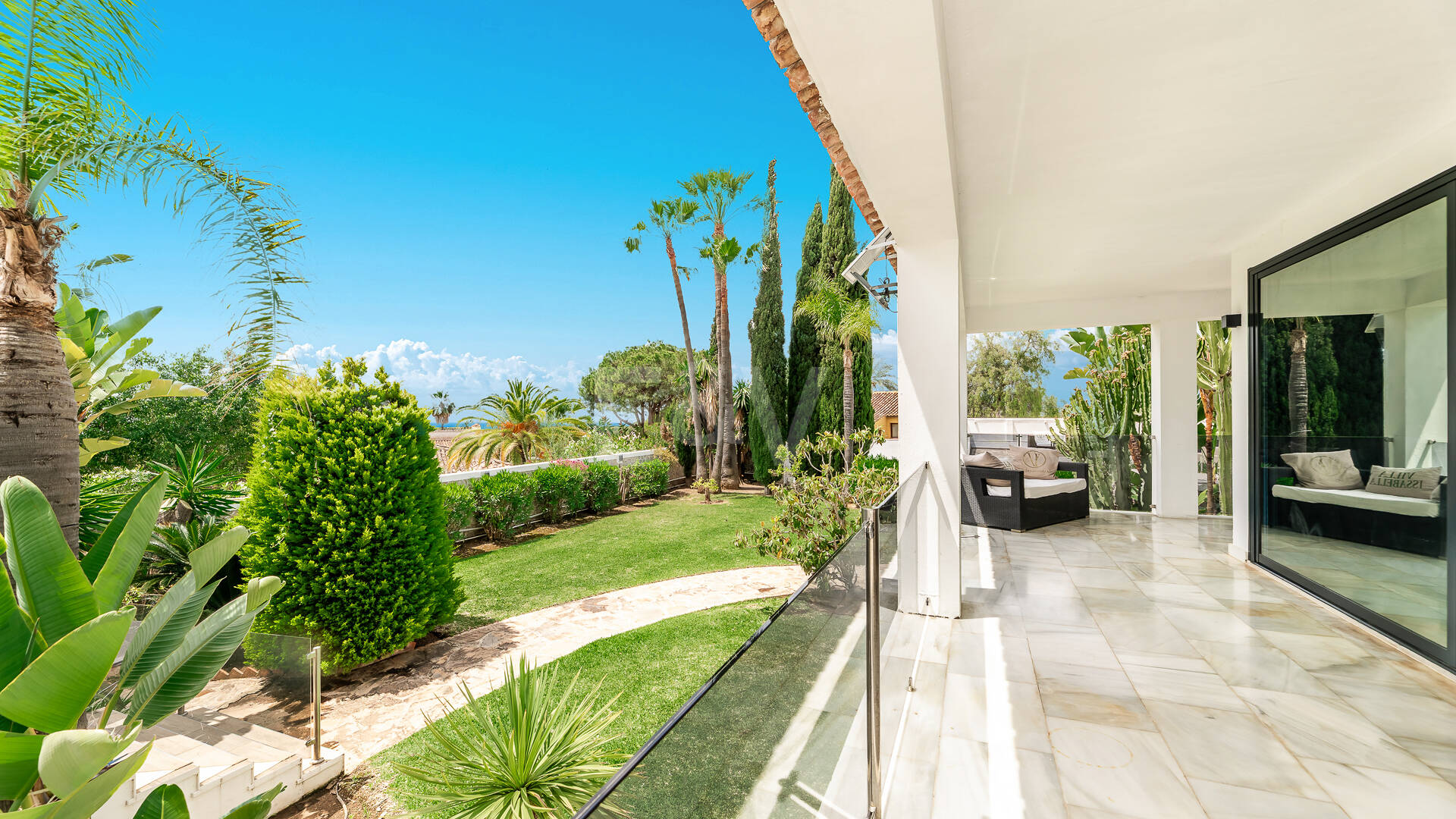 Herrliche Villa in Elviria mit einem fantastischen Meerblick