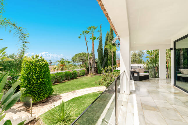 Magnifik Villa i Elviria med fantastisk havsutsikt