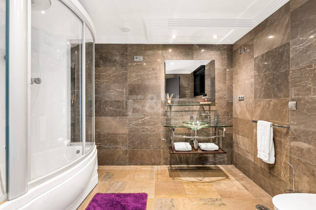 Magnifik Villa i Elviria med fantastisk havsutsikt