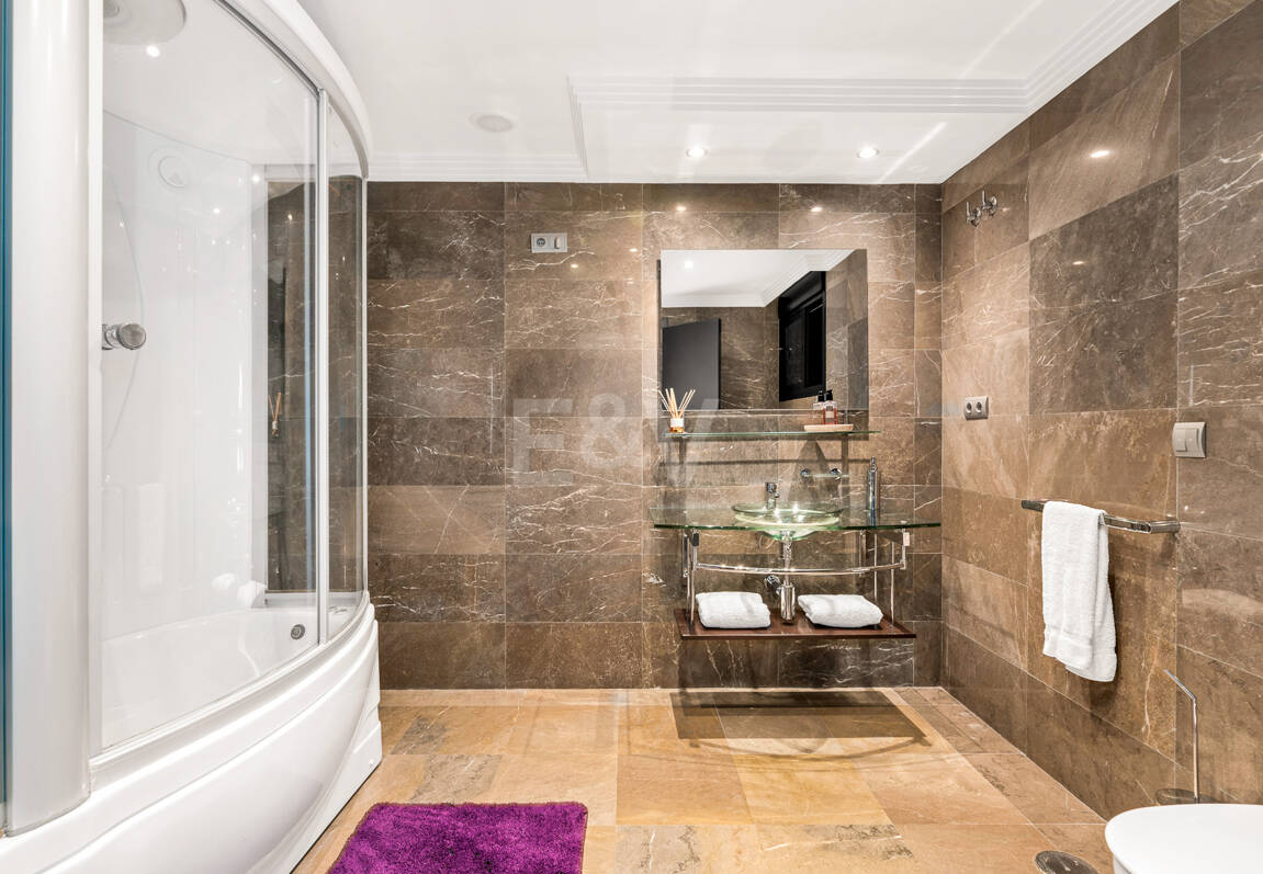 Magnifik Villa i Elviria med fantastisk havsutsikt