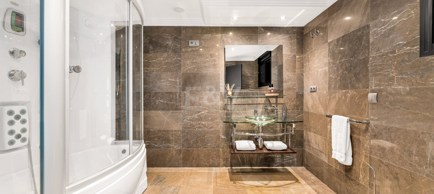 Magnificent Villa in Elviria with Stunning Sea Views