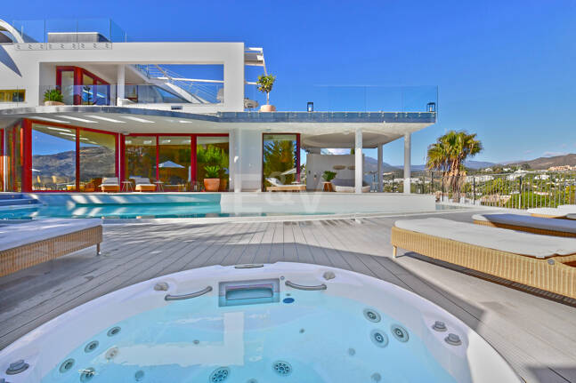 Moderne Villa mit Panoramablick.