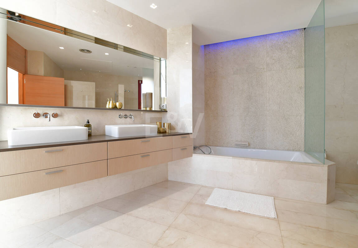 Moderne Villa mit Panoramablick.