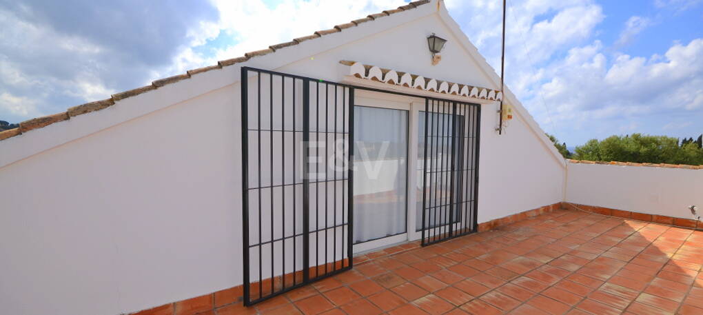 Villa with Large Plot in El Rosario
