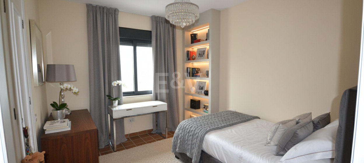 Charmig Country-Style Villa med stor tomt och olivlund