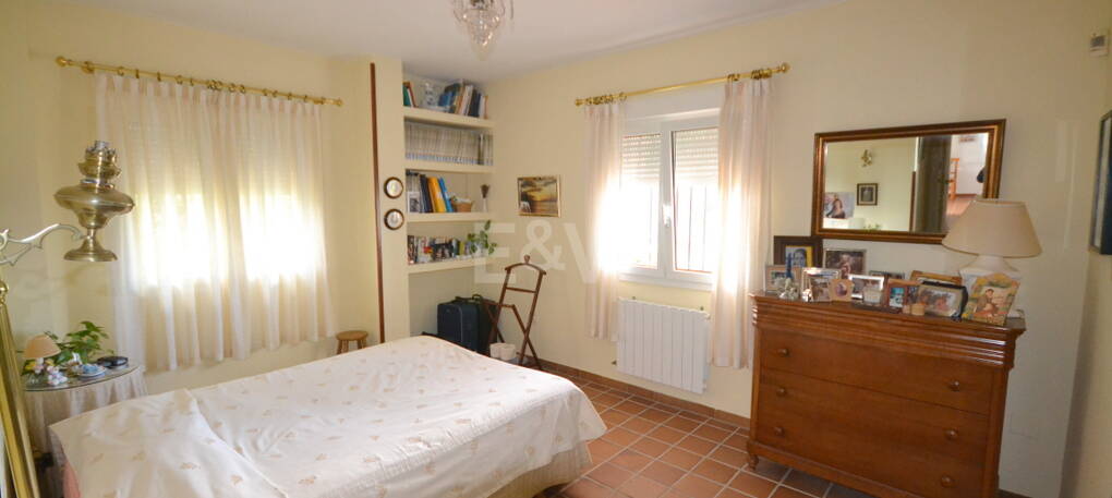 Villa with Large Plot in El Rosario