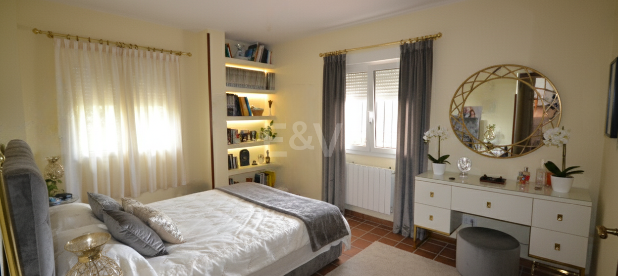 Charmig Country-Style Villa med stor tomt och olivlund