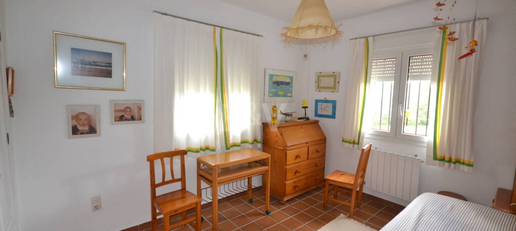 Villa with Large Plot in El Rosario