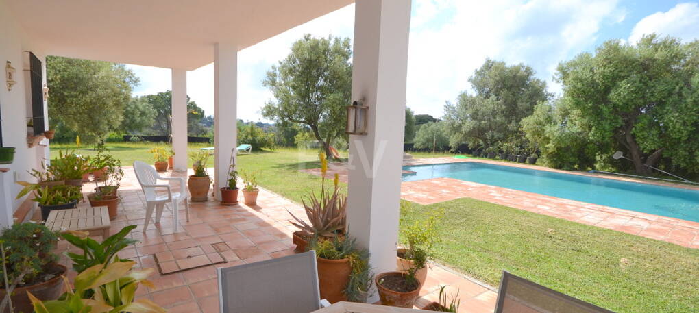 Villa with Large Plot in El Rosario