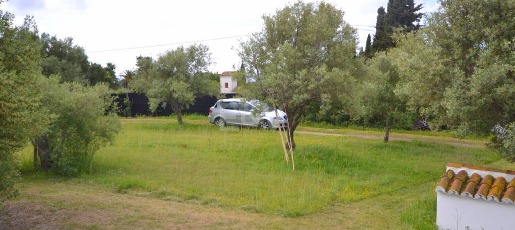 Villa with Large Plot in El Rosario