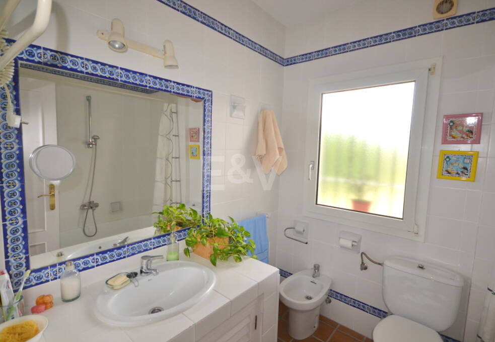 Charmig Country-Style Villa med stor tomt och olivlund