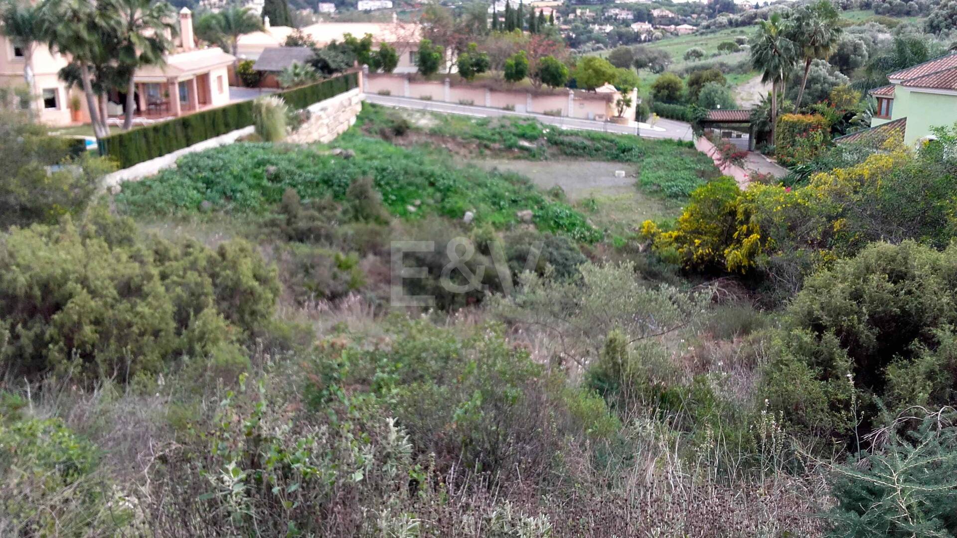 Plot of 2.048 sqm with project in Paraiso Alto