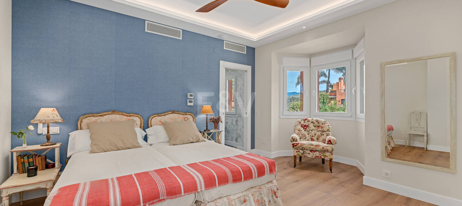 Familj Villa i Altos de Puente Romano. Pris från 12 000 euro per vecka.
