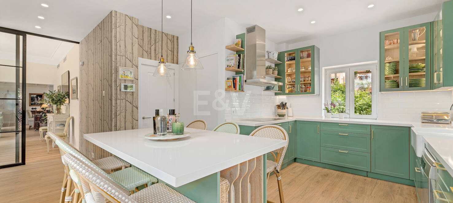 Familj Villa i Altos de Puente Romano. Pris från 12 000 euro per vecka.