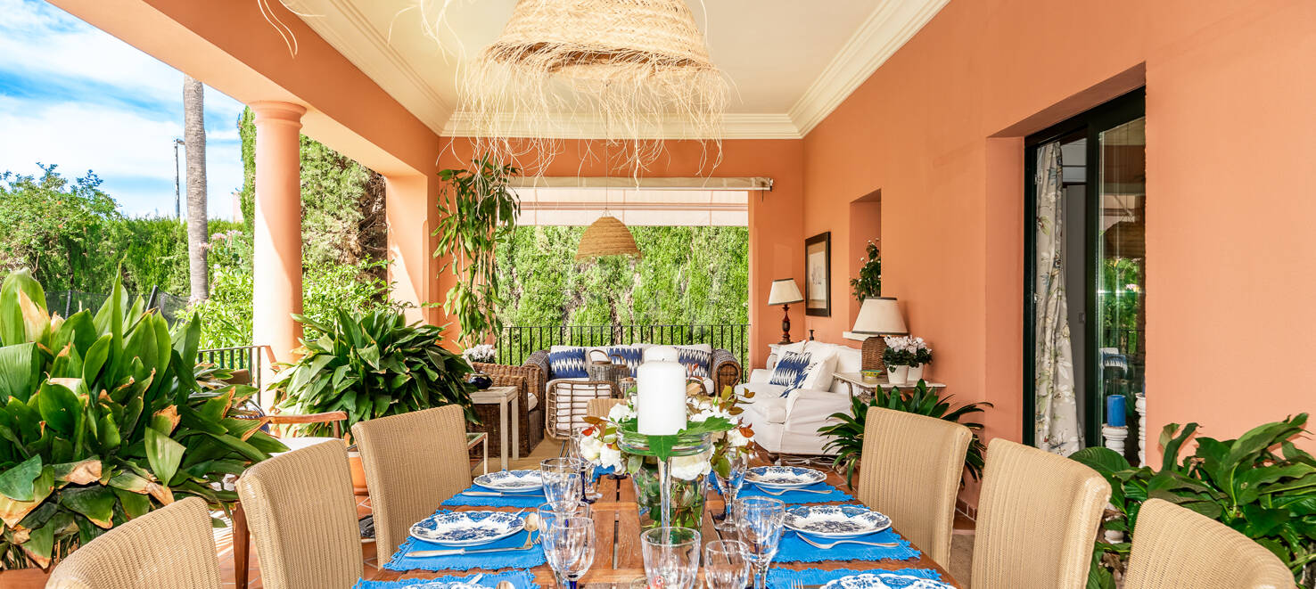 Familj Villa i Altos de Puente Romano. Pris från 12 000 euro per vecka.