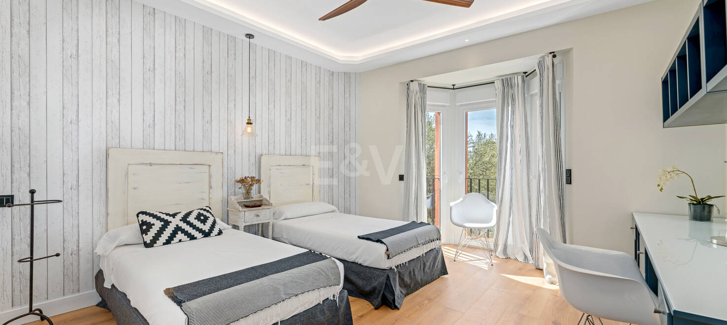Familj Villa i Altos de Puente Romano. Pris från 12 000 euro per vecka.