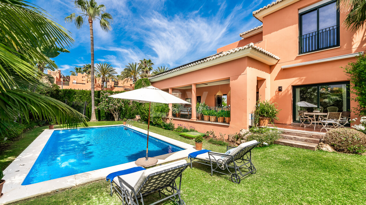 Villa à louer à court terme en Altos de Puente Romano, Marbella Golden Mile