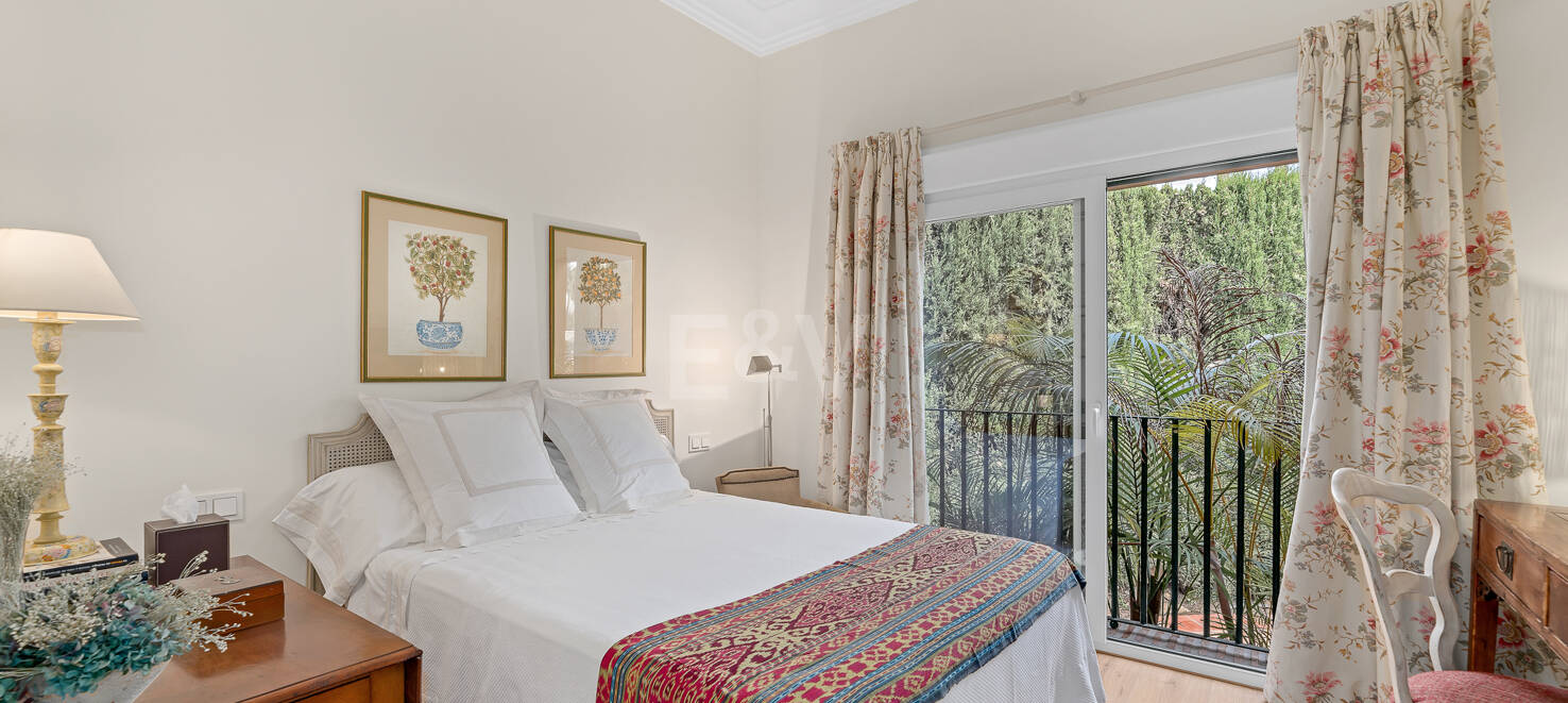 Familj Villa i Altos de Puente Romano. Pris från 12 000 euro per vecka.