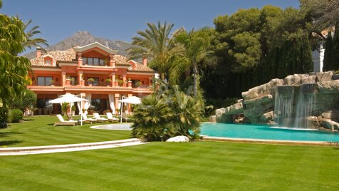 Exclusive Beachfront Villa Marbella Golden Mile. Price from €55,000 per week